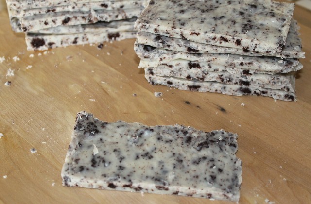 Homemade Cookies and Cream Candy Bars - Easy Recipe