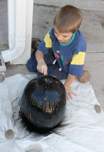 paint pumpkin with chalk paint