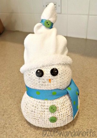 Snowman craft for Christmas - makes a fun project to do with your kids