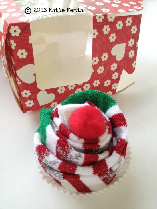 DIY Sock Cupcake Gift - easy last minute gift idea!