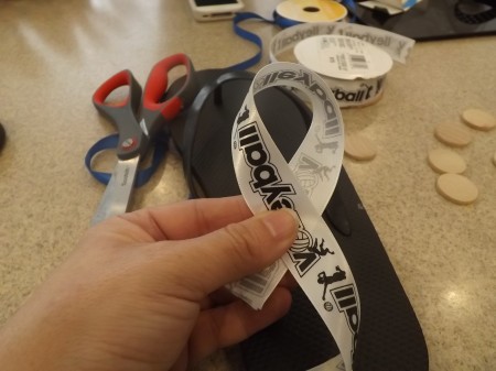 decorating  flip flops with ribbon