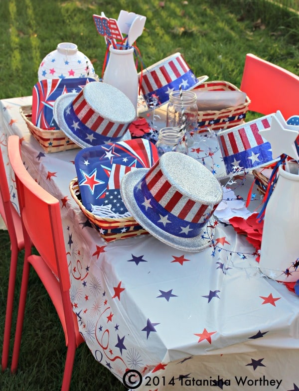 frugal 4th of July and  Memorial Day table decor idea