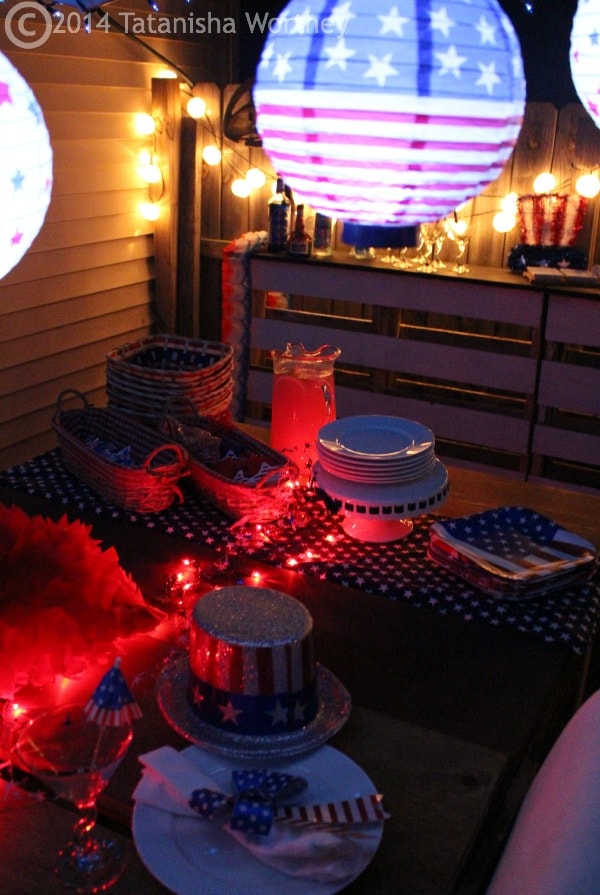 fourth of july table decor outside 
