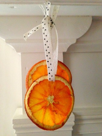 How to Dry Oranges for Crafting and Cooking