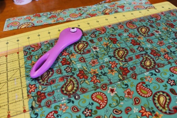 cloth napkin tutorial - cutting fabric