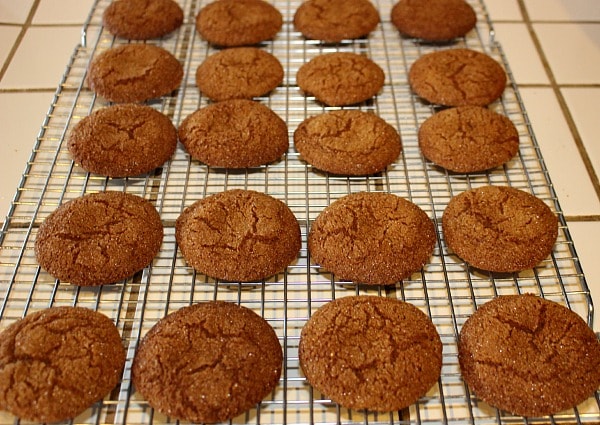 Low-sugar molasses cookies recipe cooling
