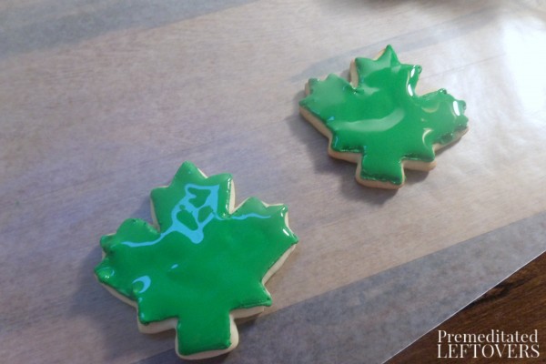 Decorating a Holly Leaf Sugar Cookie