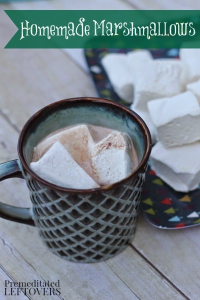 How to make homemade marshmallows: This homemade marshmallows recipe makes fluffy, delicious marshmallows. Add them in hot cocoa, fondues, or treat trays.
