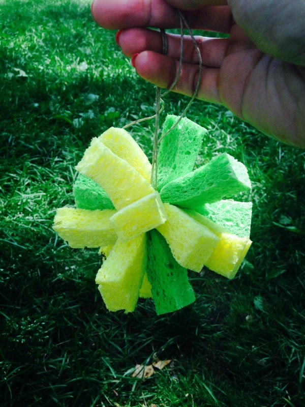 how to make water bombs using sponges and twine