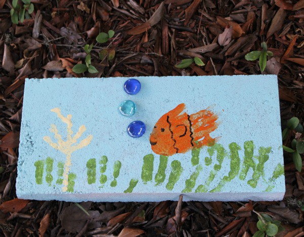 How to Make Painted Hand Print Stepping Stones 