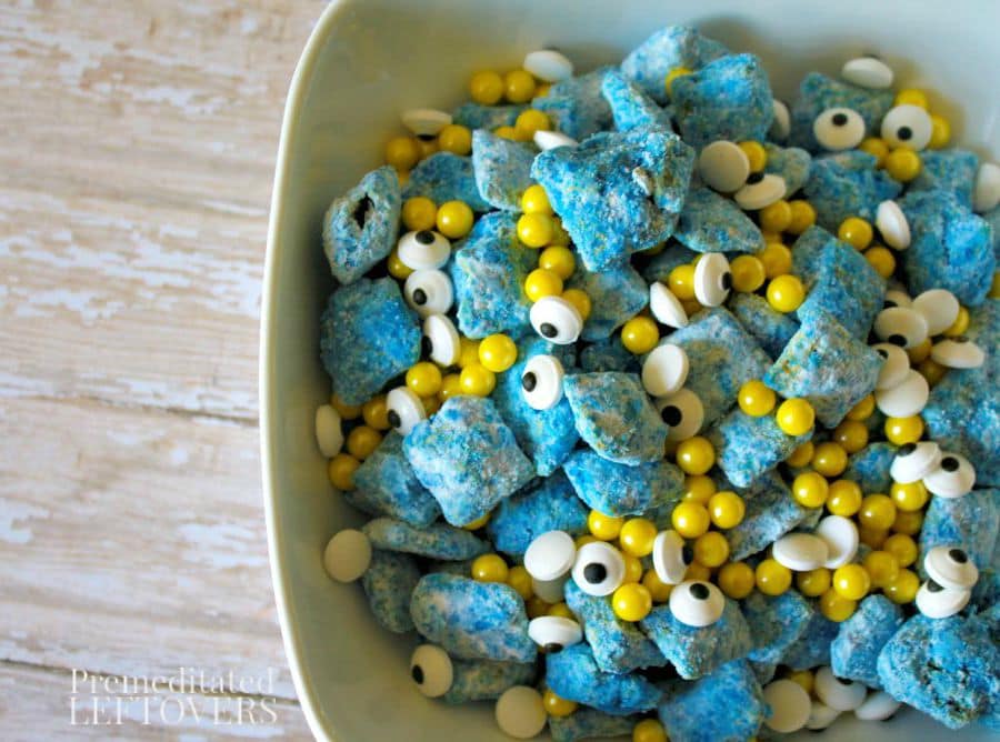 Looking for Minion food ideas for your Minions party? Add these adorable Minion Muddy Buddie Recipe
