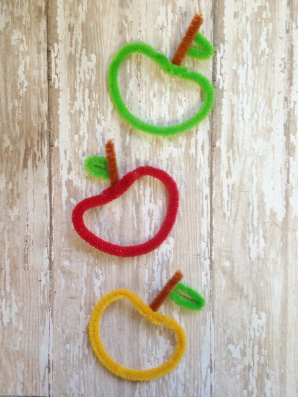 DIY Chenille Apple Craft for Kids final