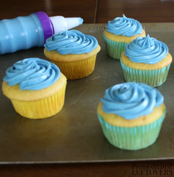 How to make minion cupcakes with Twinkies and blue frosting.