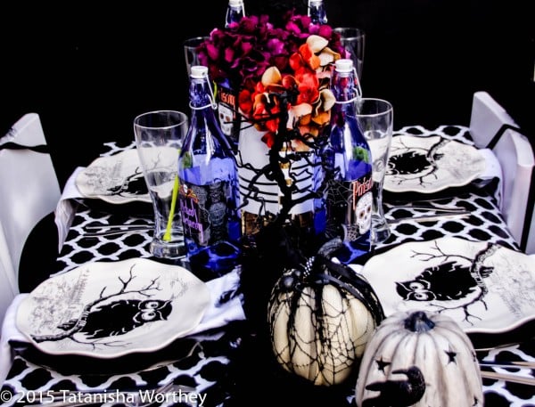 Owl Themed Halloween Tablescape table