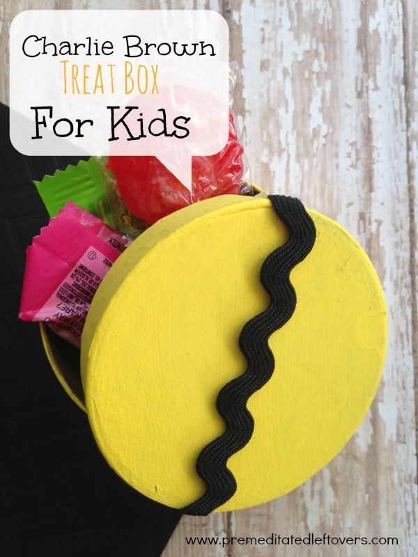 DIY Charlie Brown Treat Box For Kids- Are you excited for the upcoming Peanuts movie? These simple gift boxes are perfect for a Charlie Brown themed party!