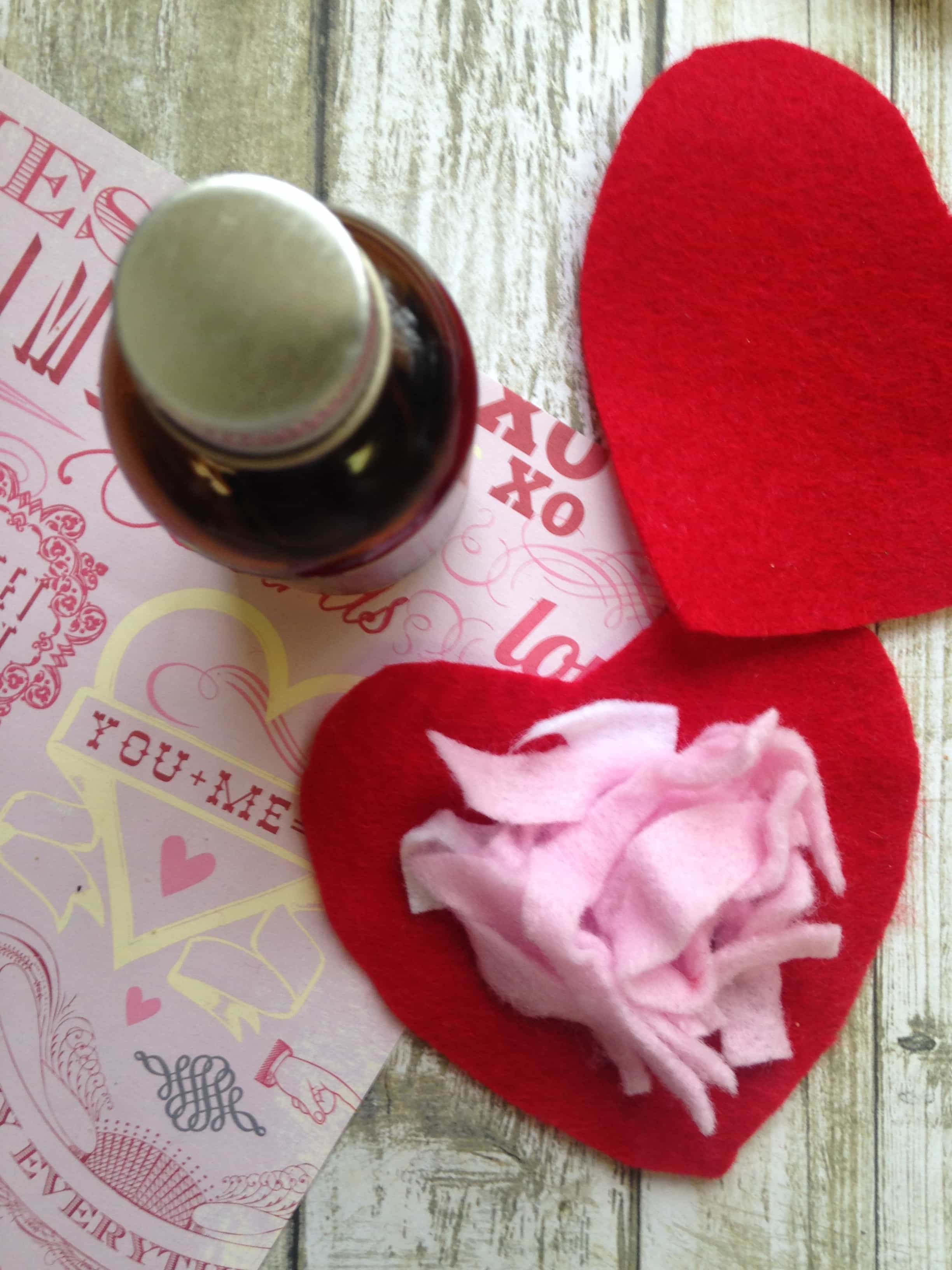 Stuff the heart with felt scented with essential oils
