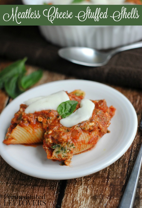 Meatless Cheese Stuffed Shells- Looking for meatless dinner ideas? This stuffed shells recipe is a simple and hearty meal loaded with spinach and cheese.