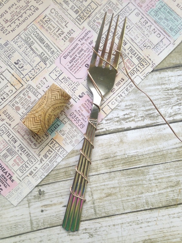 DIY Wire Wrapped Wine Cork Garden Crafts- wrap fork