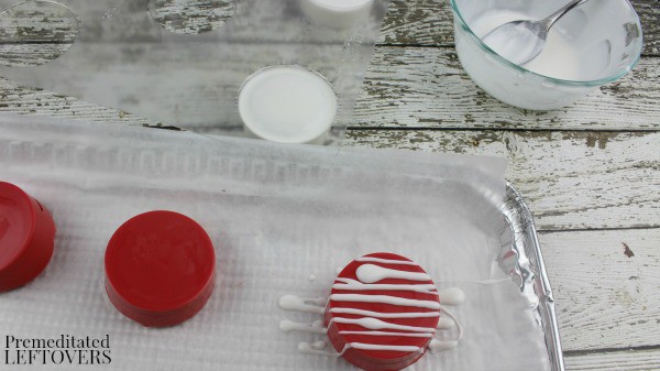 Patriotic White Chocolate Covered Oreos- drizzle with chocolate