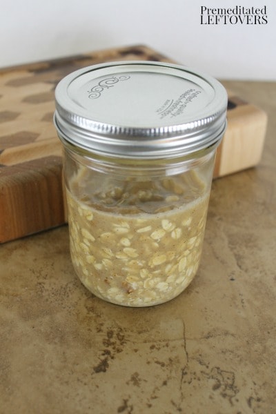Apple Pie Overnight Oatmeal - stir and seal container