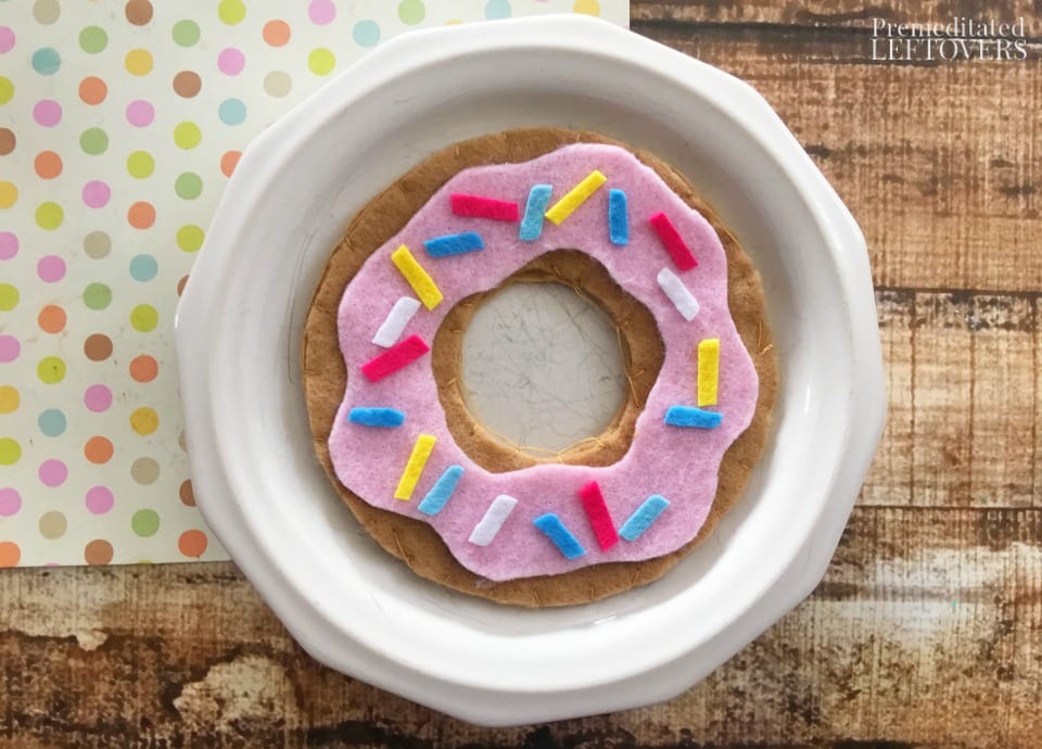 How to Make a Felt Donut Play Food for Kids- felt donut on plate