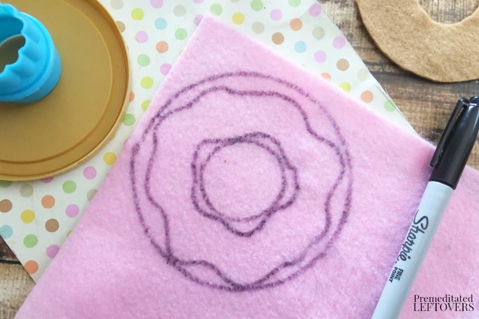 How to Make a Felt Donut Toy Food for Kids- draw frosting shape on pink felt