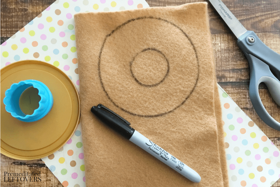 How to Make a Felt Donut Toy Food for Kids- trace coffee lid onto tan felt