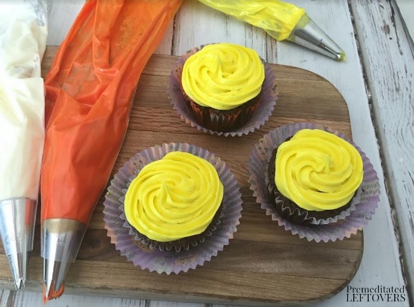 Easy Candy Corn Cupcakes- add yellow frosting first