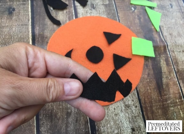 DIY Felt Pumpkin Playset- attach face pieces to pumpkin