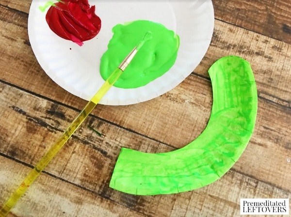 paper plate apple craft for kids- cut and paint worm