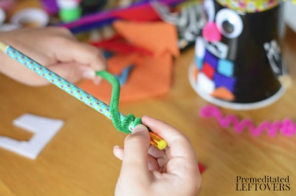 Letter R Robot Craft- make spirals with pencil