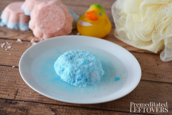 These DIY Bath Fizzies for Kids include an easy tutorial and science experiment all in one! Kids will love mixing these up and watching them in the bathtub!