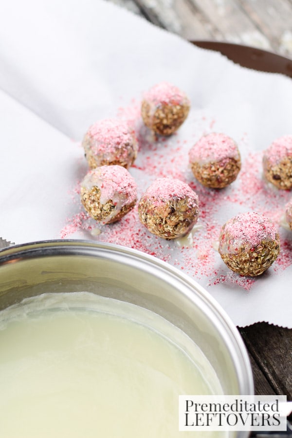 White Chocolate Dipped Oatmeal & Fruit Balls- dip oatmeal balls and sprinkle with crushed candy cane