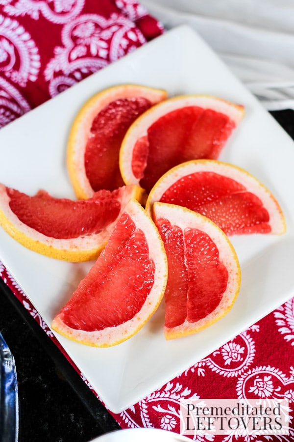 Cranberry and Citrus Mint Cocktail- grapefruit slices
