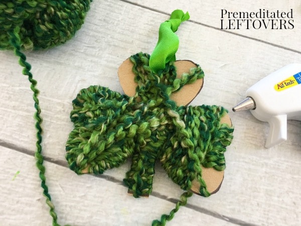 Irish Shamrock Yarn Craft is a great simple fine motor skills idea for kids to make for St. Patrick's Day! Yarn crafts are tons of fun and easy to make!