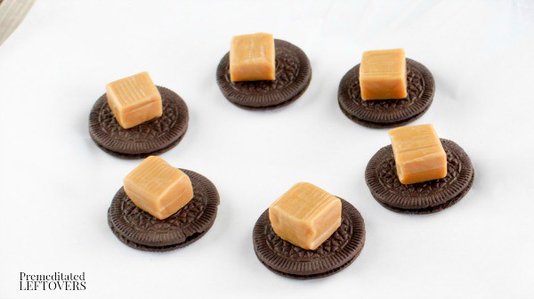 Turtle Candy Chocolate Dipped Oreo Cookies- layer caramels on cookies