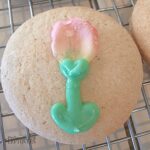 A flower made from decorating icing on a Shrewsbury cake