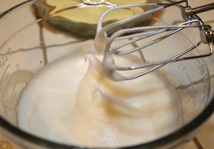use room temperature eggs to mMake a Meringue pie topping with egg whites