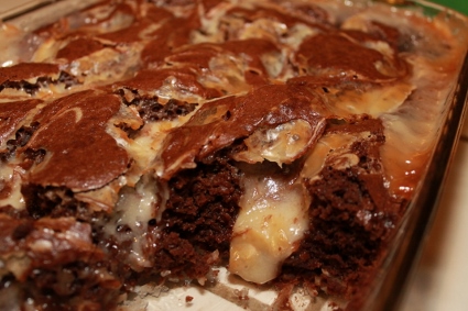 Gluten-Free Earthquake Cake recipe with coconut, pecans and cream cheese filling (425x283)