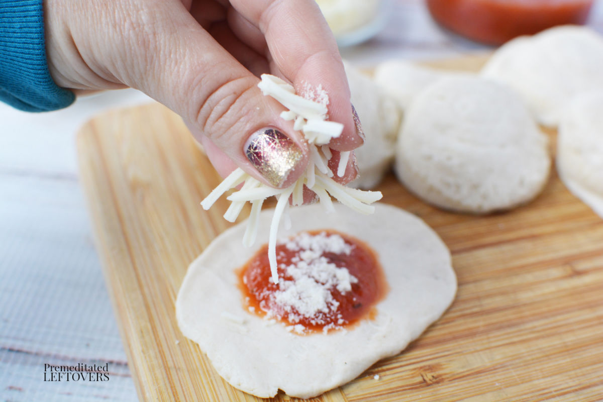 add mozzarella cheese to each pizza popper