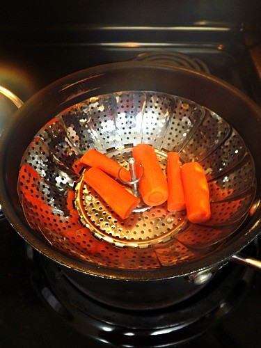 Steaming Carrots to make Pureed Carrots Baby Food