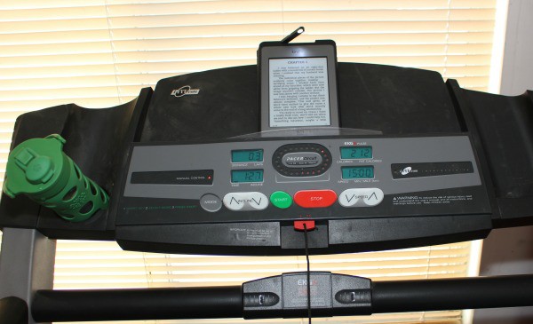 Me time, reading while exercising on the treadmill. #lovehealthyme #wwsponsored
