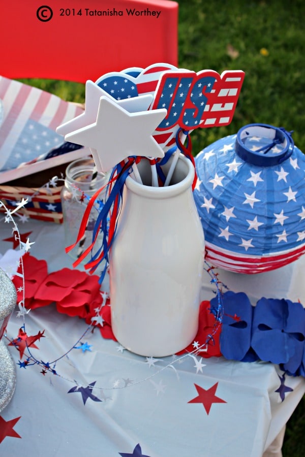 Frugal Patriotic Table Decor Ideas {Memorial Day and 4th of July}