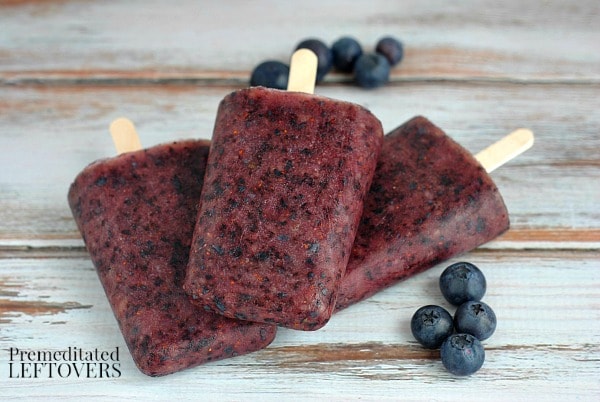 Easy homemade blueberry popsicles made with fresh blueberries
