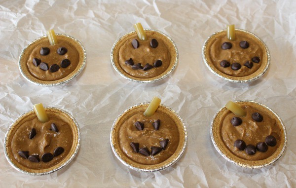 Pumpkin Pudding Pies with Jack o Lantern Faces