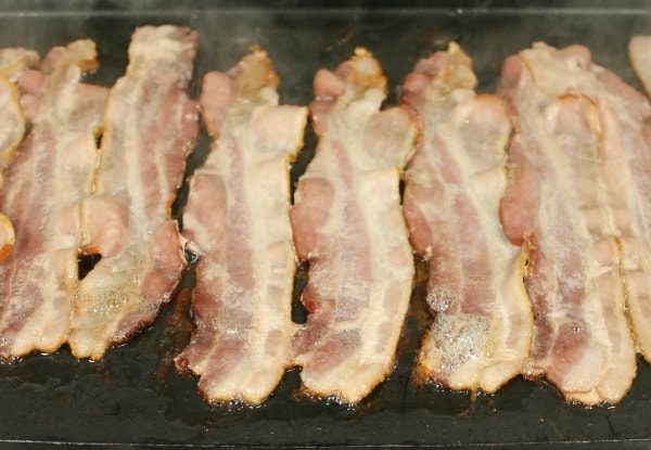 Maple Bacon Cinnamon Rolls Recipe - Cook the bacon