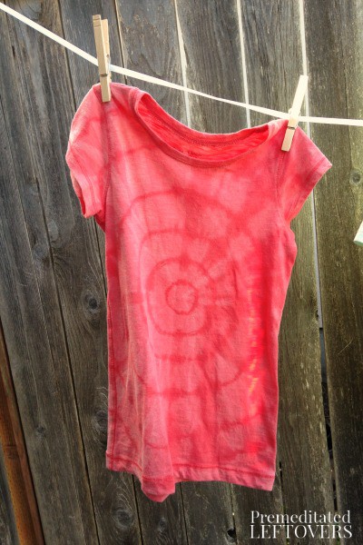 How to Reverse Tie-Dye a T-Shirt Using Bleach and Rubberbands