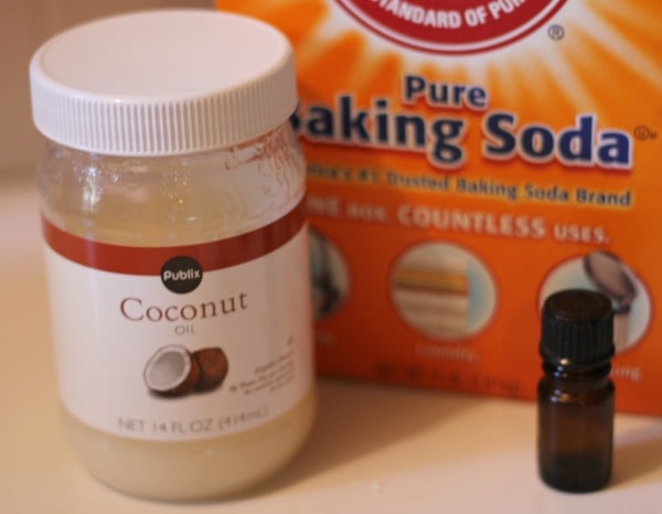 Homemade Toothpaste with Baking Soda and Coconut Oil ingredients