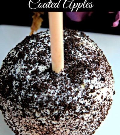 These Oreo & White Chocolate Covered Apples are a great addition to your holiday treats table. They are easy to make, delicious for everyone to enjoy, and of course they display beautifully.