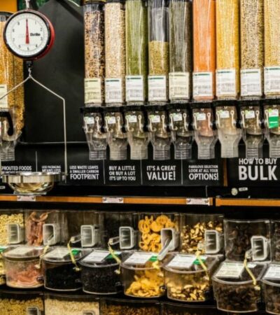 The Do's and Dont's of Buying in Bulk. Tips for buying bulk food. How to Shop smart and maximize savings.